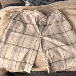 Tommy armour men’s shorts plaid greys and white great for golf or anything